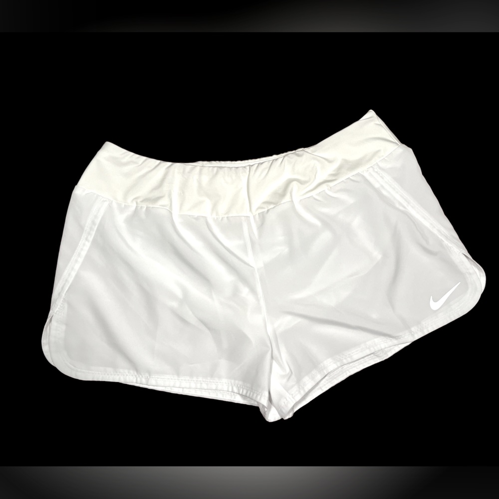 NWT Nike DRI fit shorts in white size XL